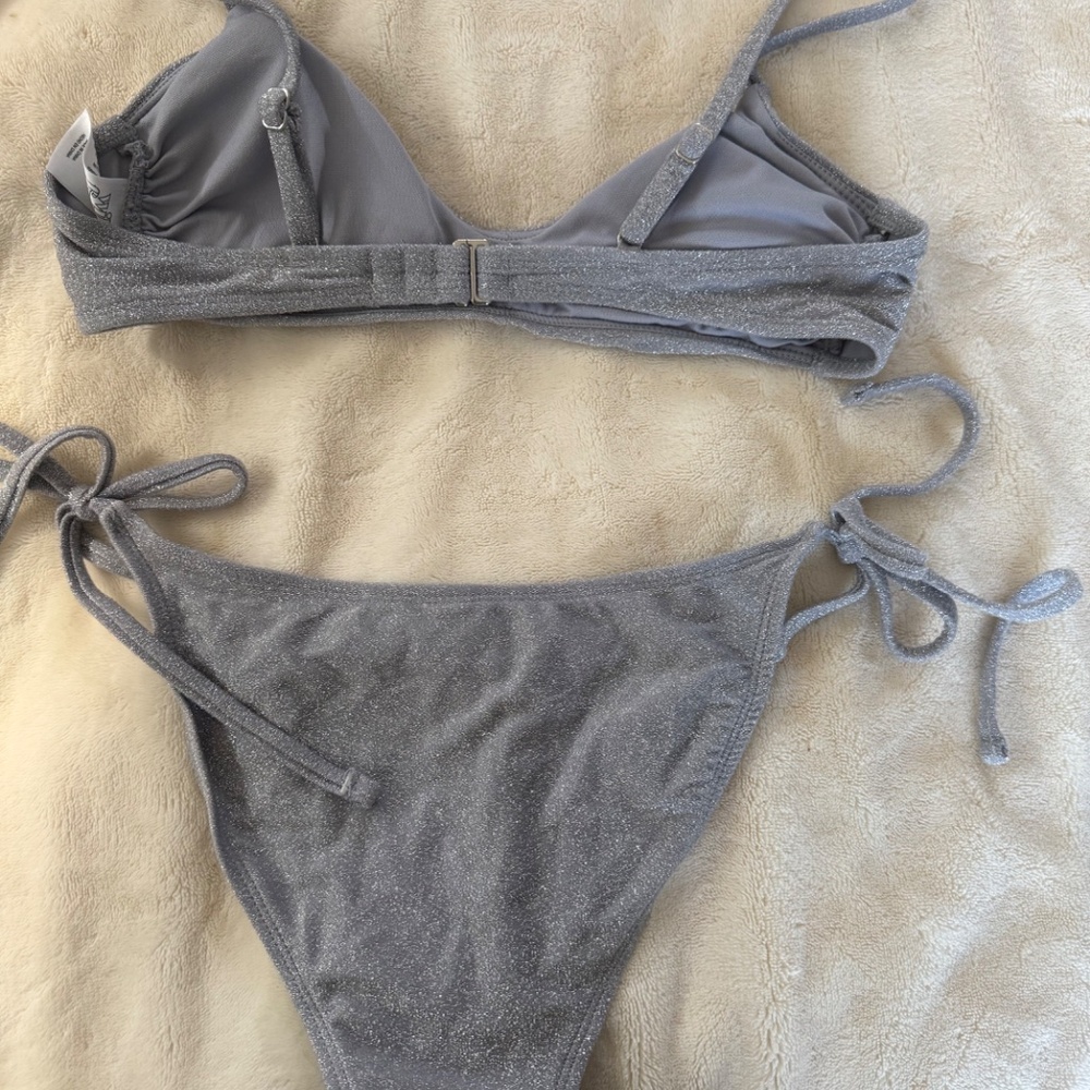 Bikini - Picture 2 of 3